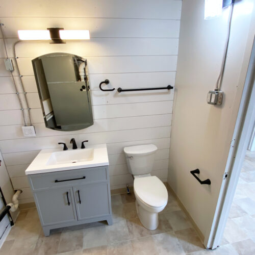 72.5_North_Court_St_Photo_9_Bathroom_master-suite_Athens_Ohio_45701