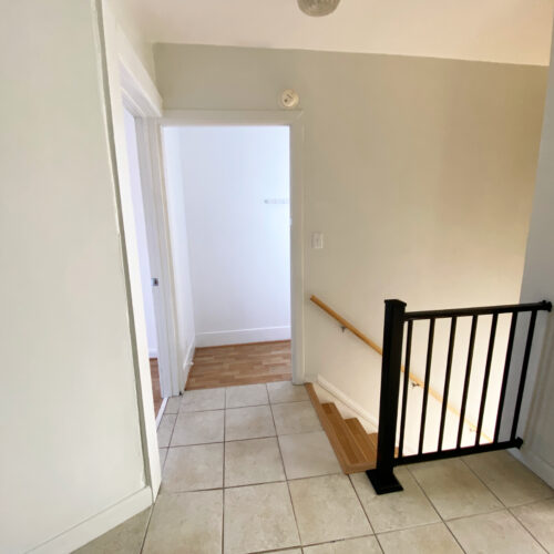 127-Franklin_8_Upstairs_Hallway_Athens_Ohio_45701