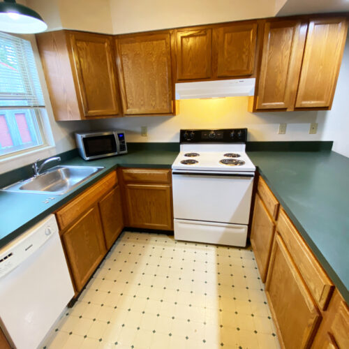 35-Hocking-101_photo-05-Kitchen_Athens_Ohio_45701